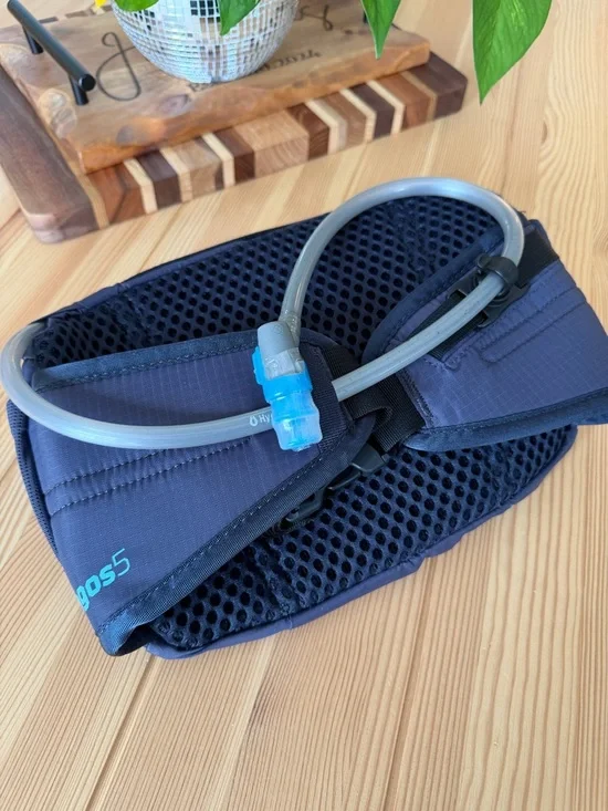 Cotopaxi Lagos 5 L Hydration Hip Pack - 68 oz. Reservoir, Graphite - Picture 2 of 7